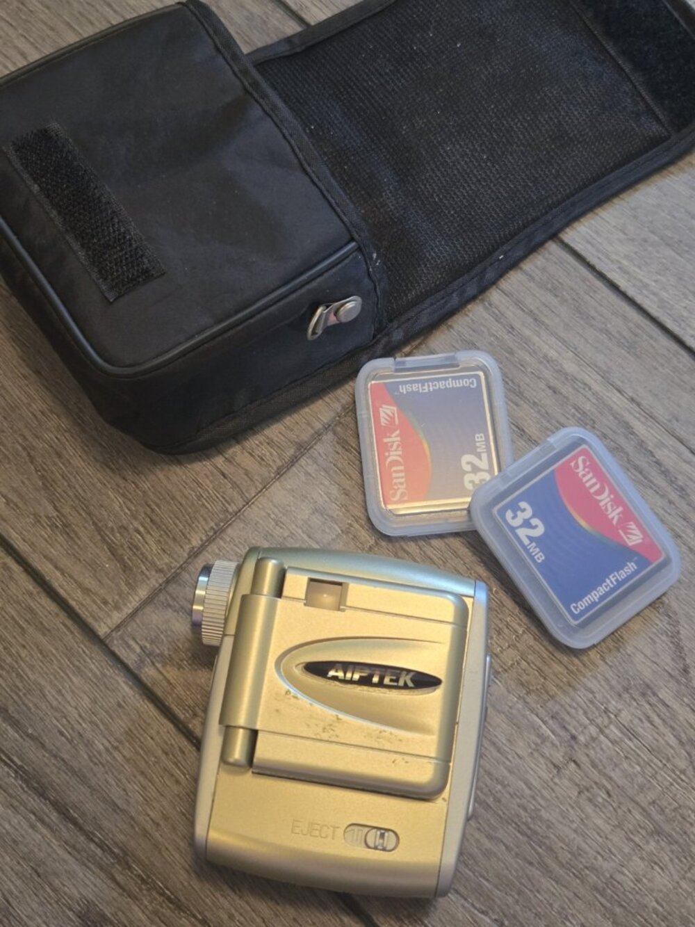 Aiptek DUO-V26 Silver Handheld Portable 4X Digital Zoom USB 4MP Camcorder